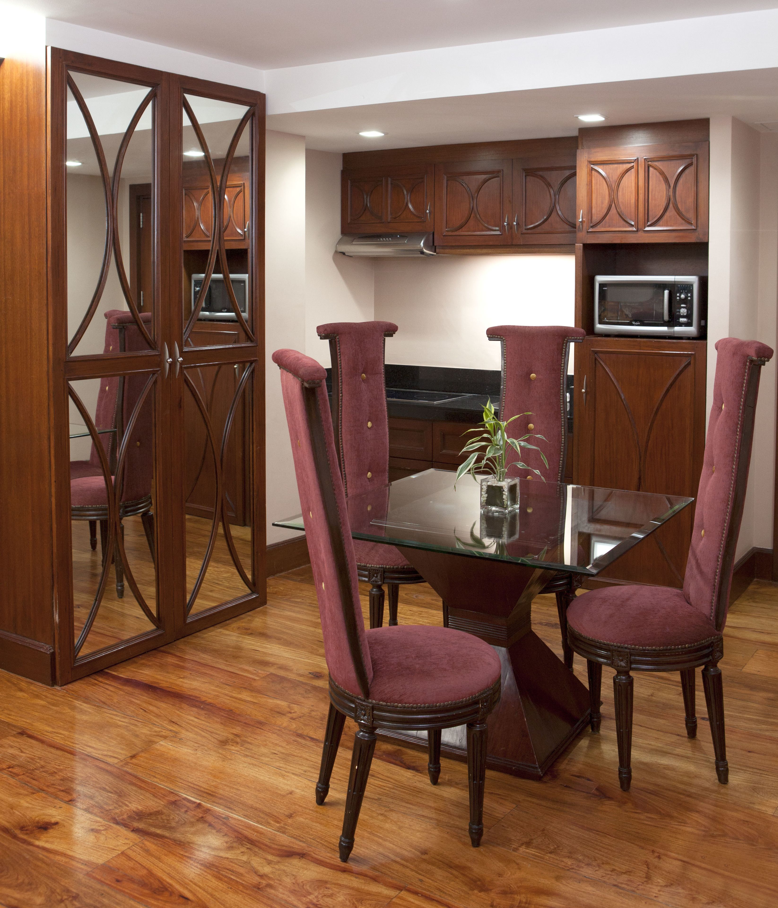 suite, 1 king bed | in-room dining