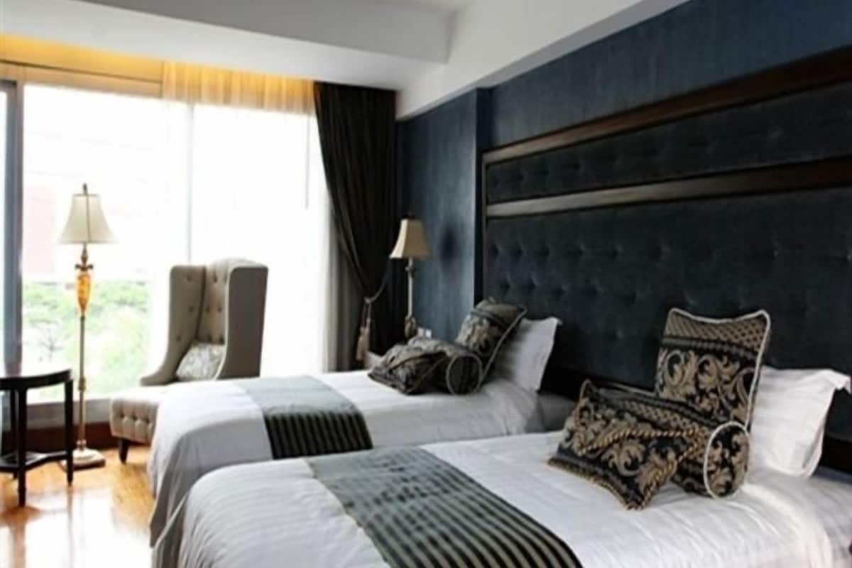 In-room safe, desk, blackout curtains, soundproofing