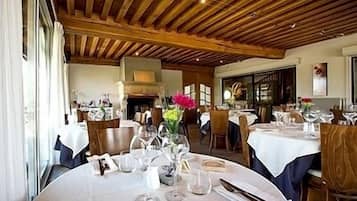 Breakfast, lunch, dinner served; French cuisine