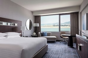 Premium bedding, minibar, in-room safe, desk - Hong Kong SkyCity Marriott Hotel (Chek Lap Kok)
