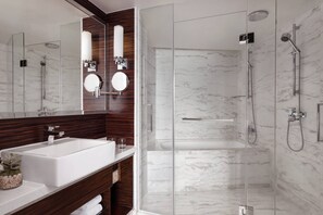 Bathroom - Hong Kong SkyCity Marriott Hotel (Chek Lap Kok)