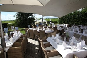 Aperto a colazione, pranzo e cena, cucina regionale 