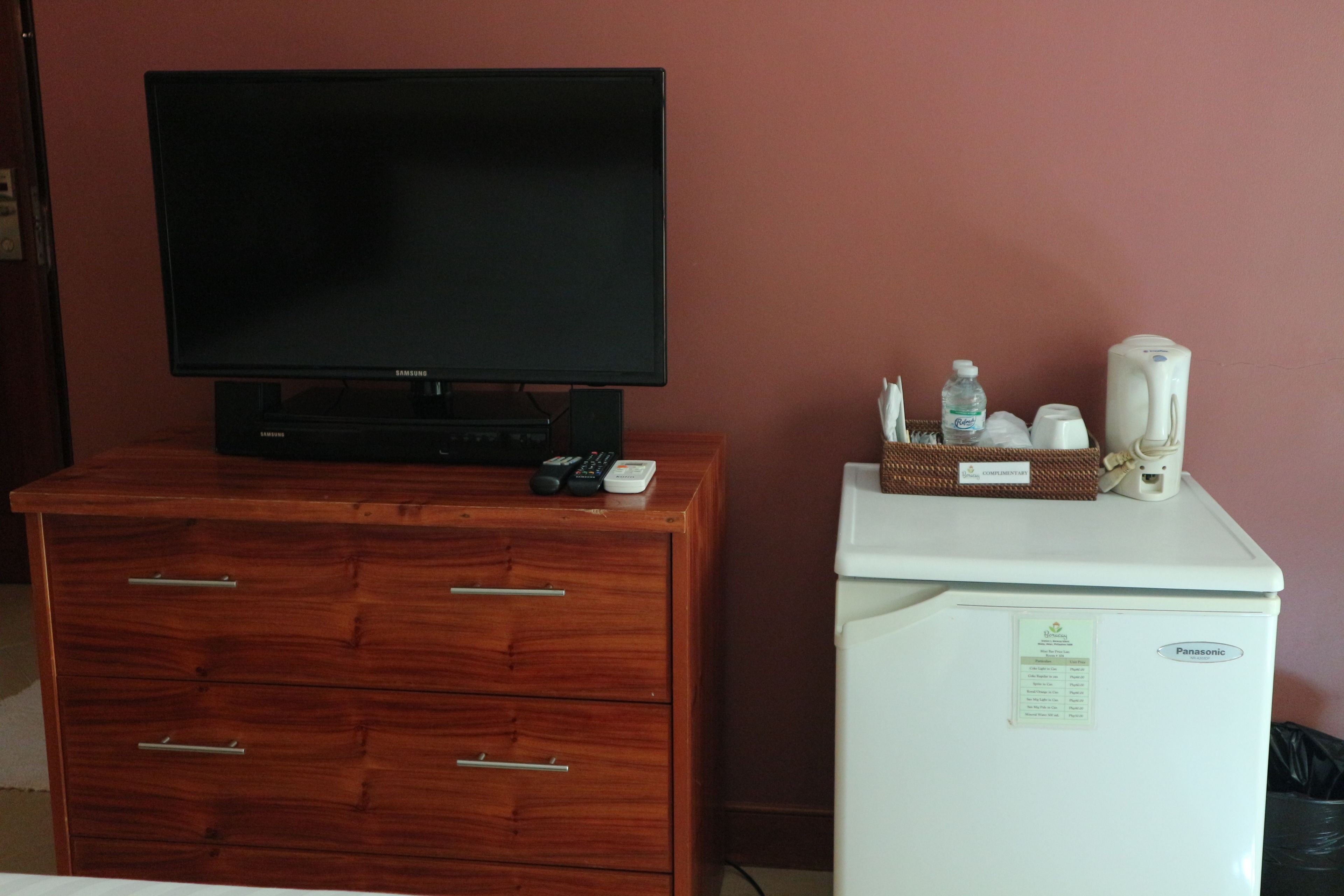 deluxe room, 1 king bed | room amenity