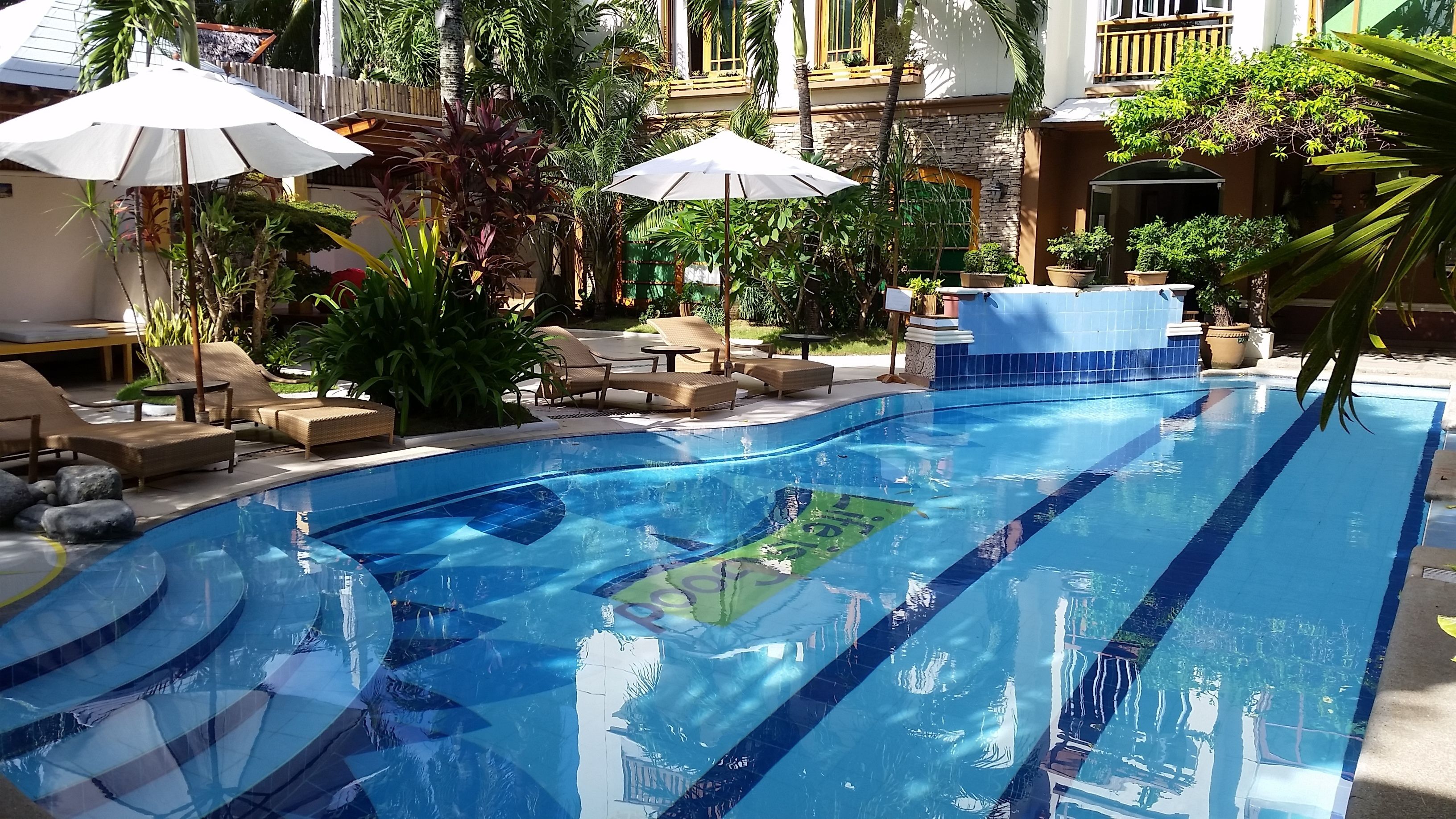 outdoor pool, pool loungers