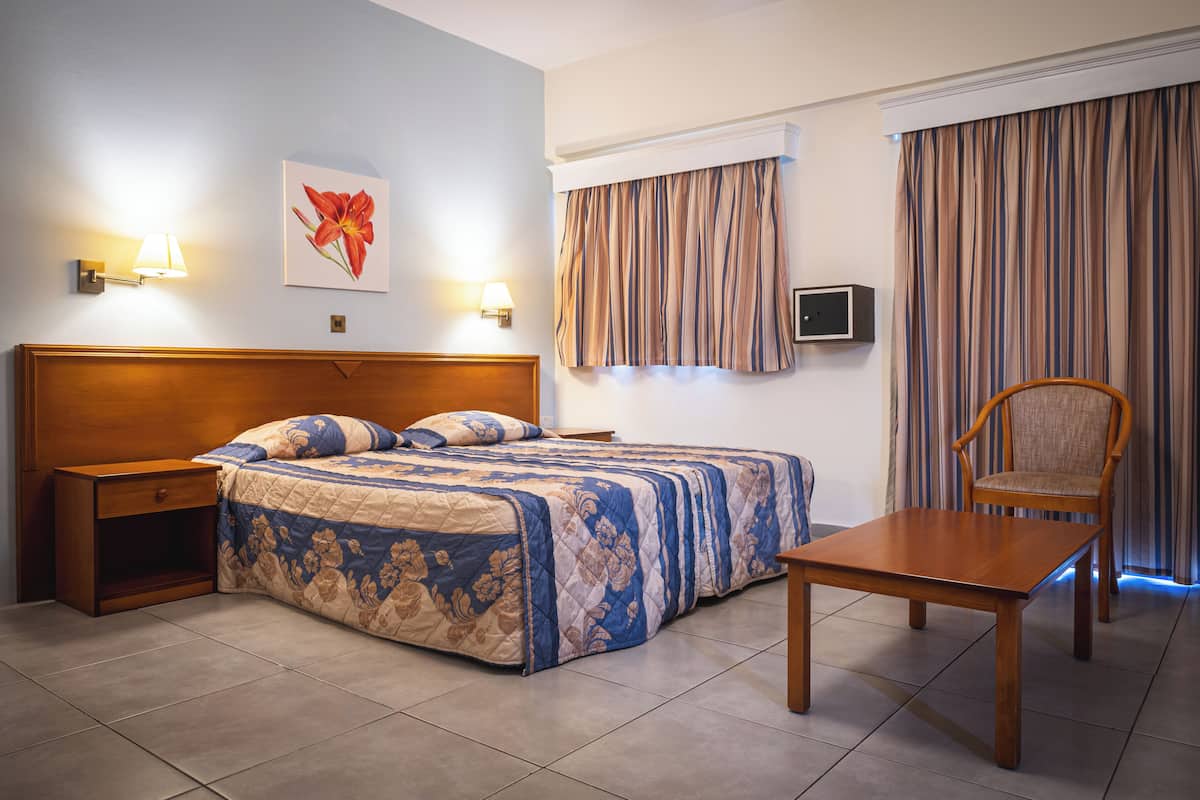 2 Schlafzimmer, Schreibtisch, Verdunkelungsvorhänge