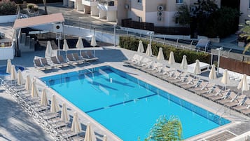 3 outdoor pools, pool umbrellas, sun loungers