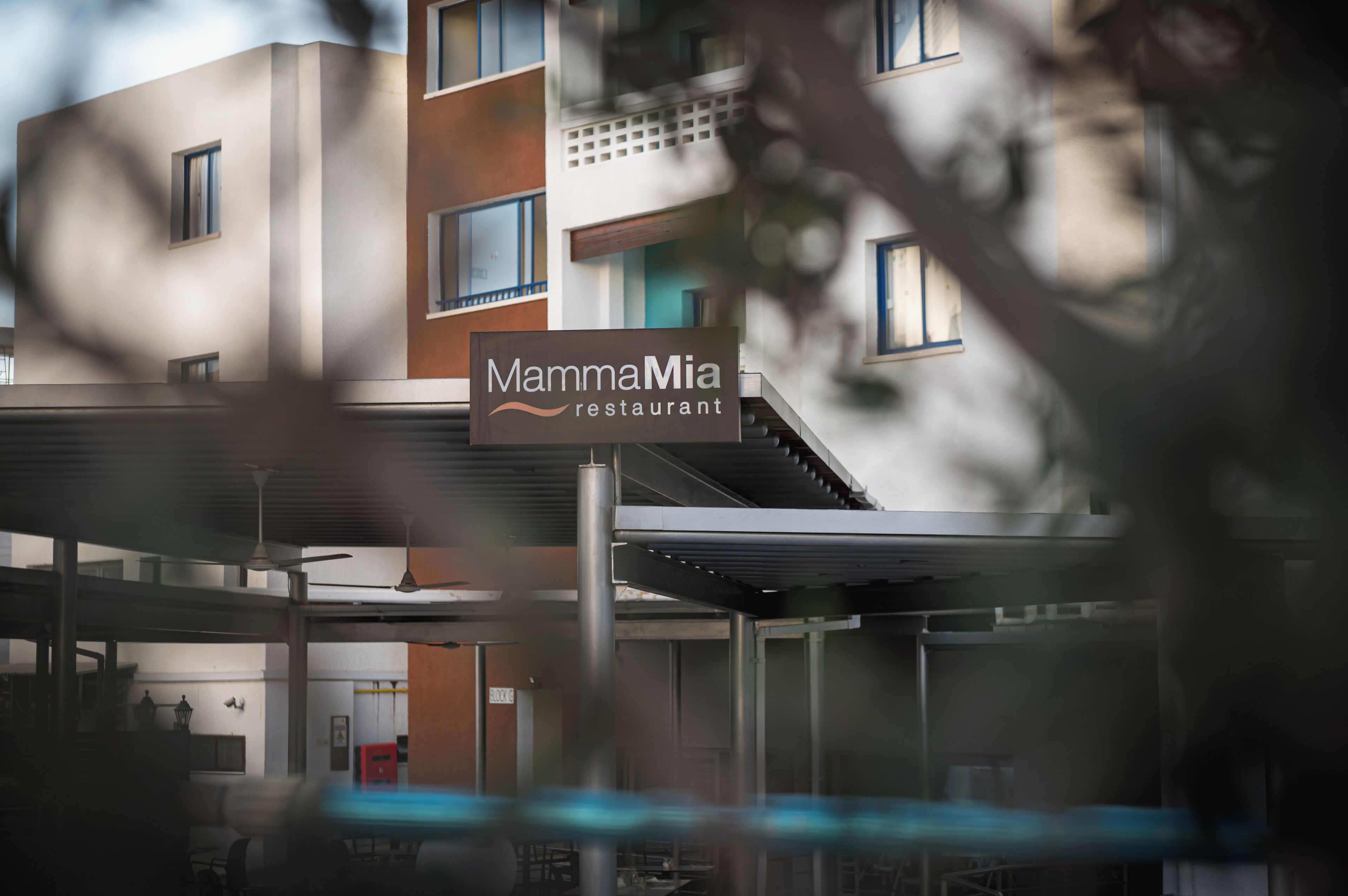 2 restaurants, breakfast, lunch served; local and international cuisine