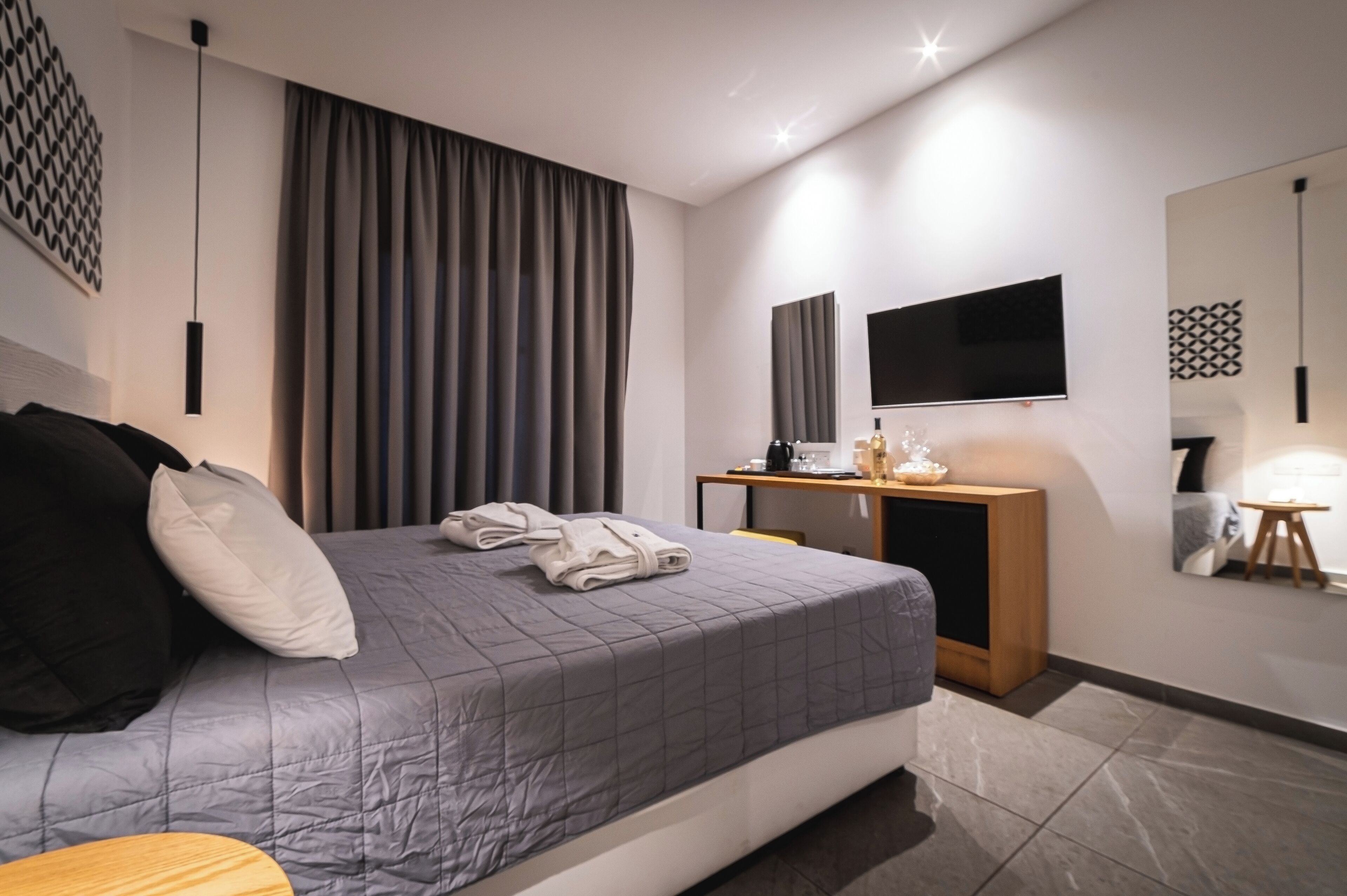 2 bedrooms, desk, blackout curtains, soundproofing