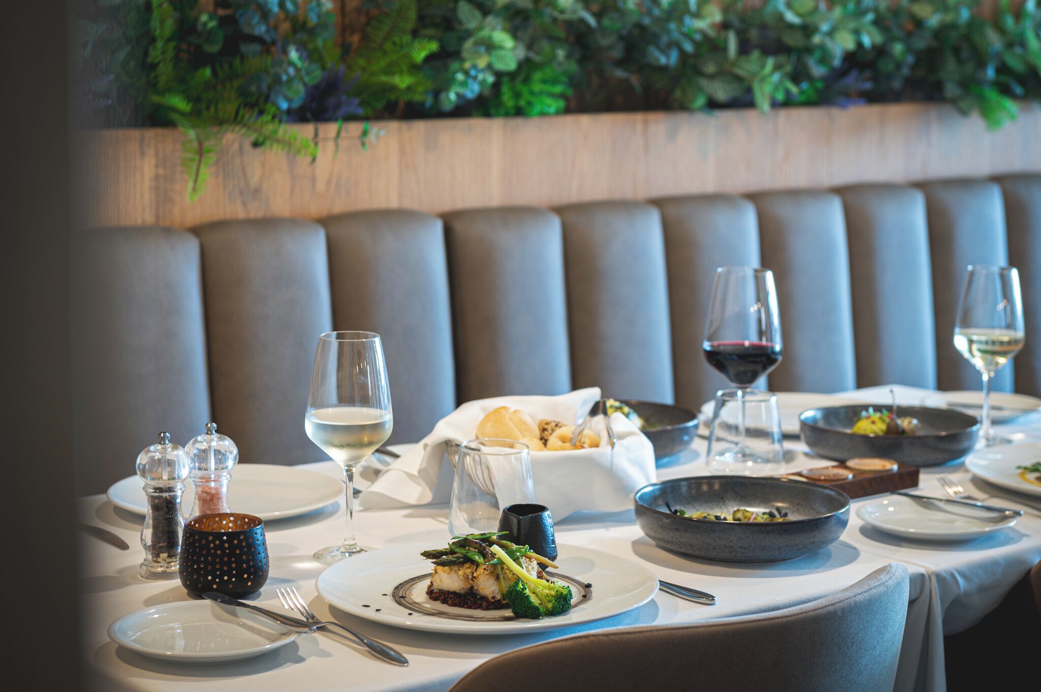 2 restaurants, breakfast, lunch served; local and international cuisine