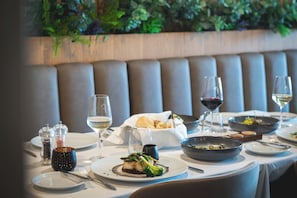 2 Restaurants; Frühstück, Mittagessen und Abendessen werden serviert