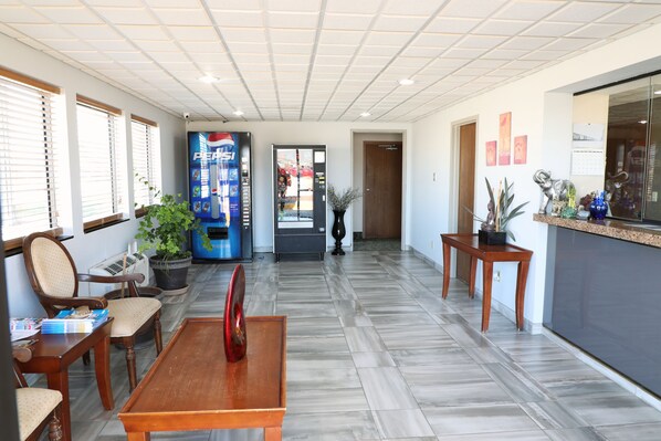 Interior entrance - Econo Inn (Columbus)