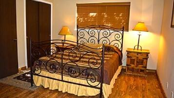 Vila Eksekutif, 4 kamar tidur | Setrika/meja setrika, Wi-Fi, dan seprai linen