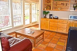 Villa – executive, 2 soverom | Oppholdsområde | TV