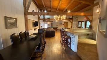 Colonel's Quarters | In-room dining