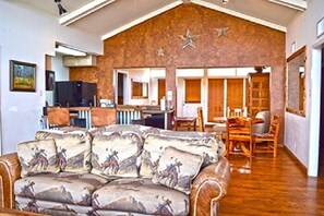 Villa – executive, 4 soverom | Eget kjøkken | Mikrobølgeovn og kaffetrakter/tekoker