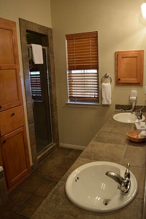 Ranch Suites  | Bathroom - Flying L Ranch Resort (Bandera)