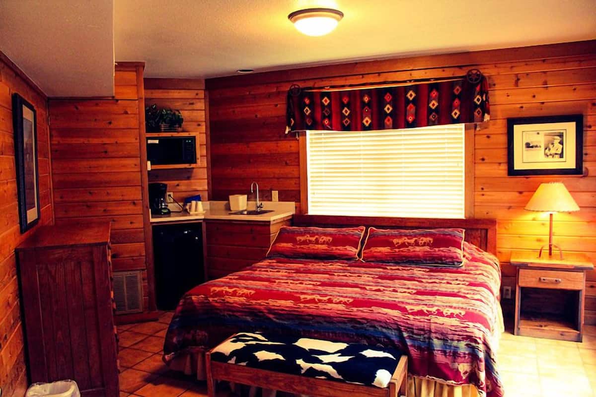 Tabla de planchar con plancha, wifi y ropa de cama 