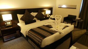 Egyptian cotton sheets, down comforters, in-room safe, desk - Amman Airport Hotel (Amman)