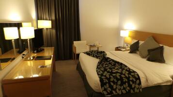 Egyptian cotton sheets, down duvets, in-room safe, desk