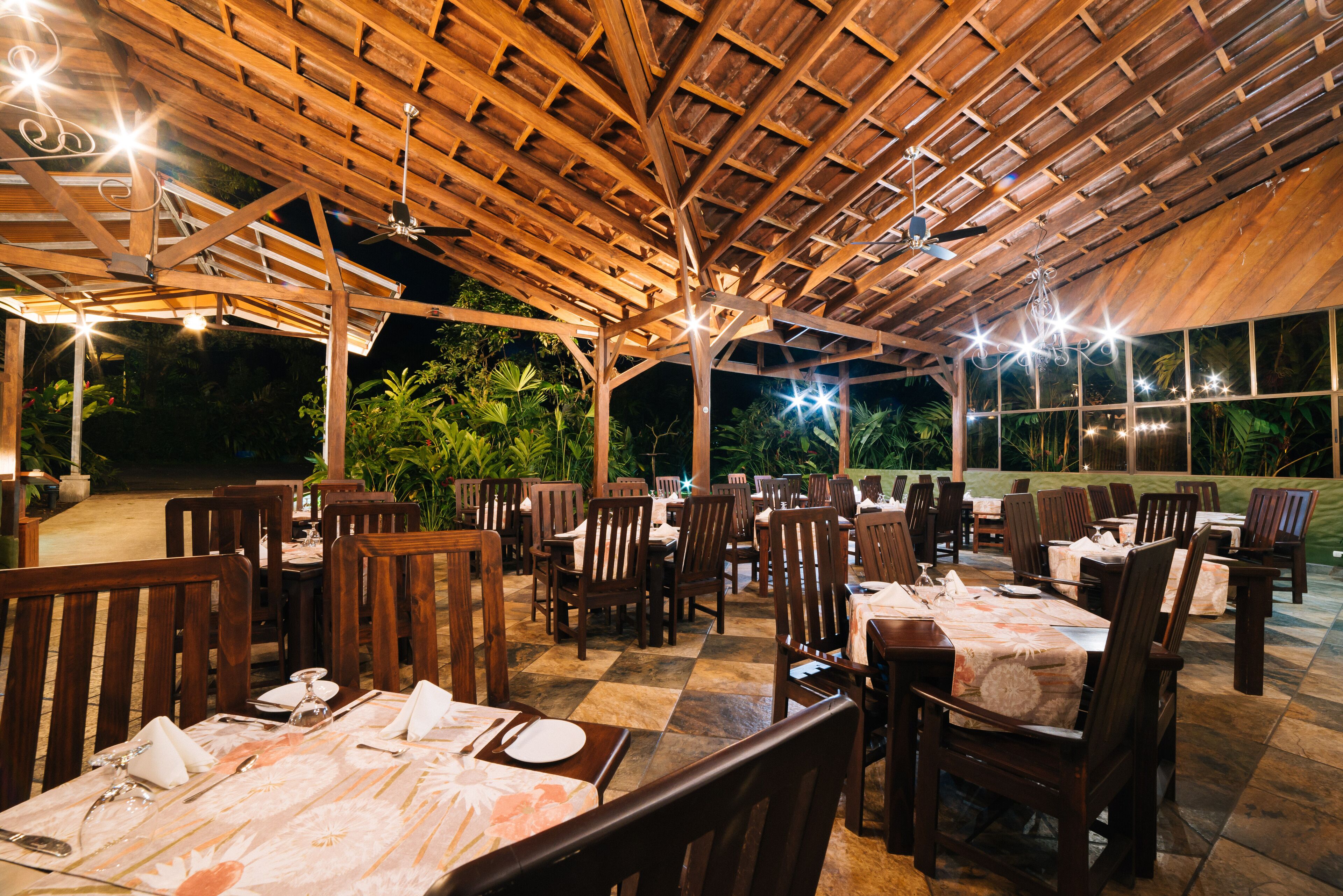 lunch, dinner, brunch served; international cuisine, garden views