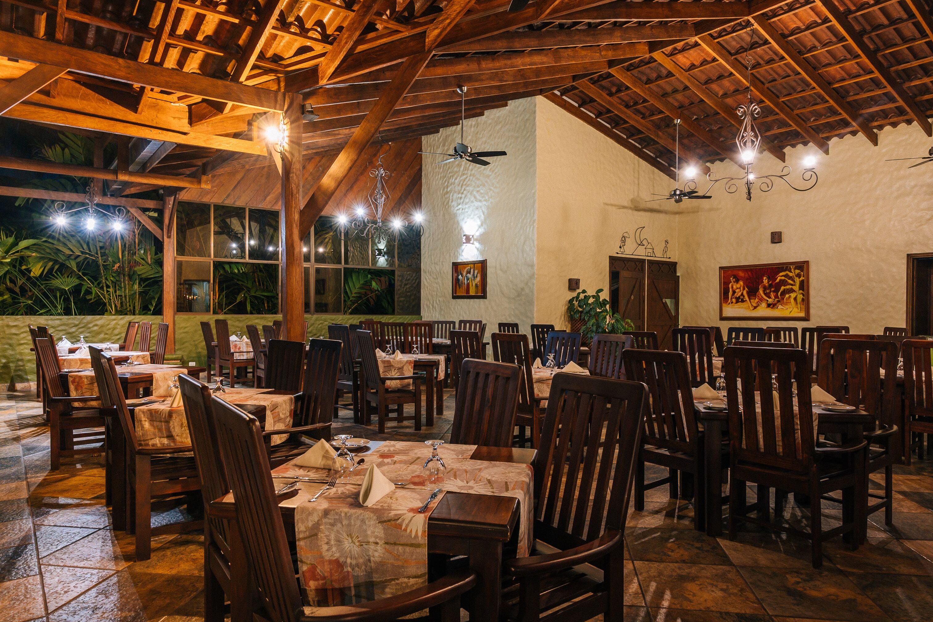 lunch, dinner, brunch served; international cuisine, garden views