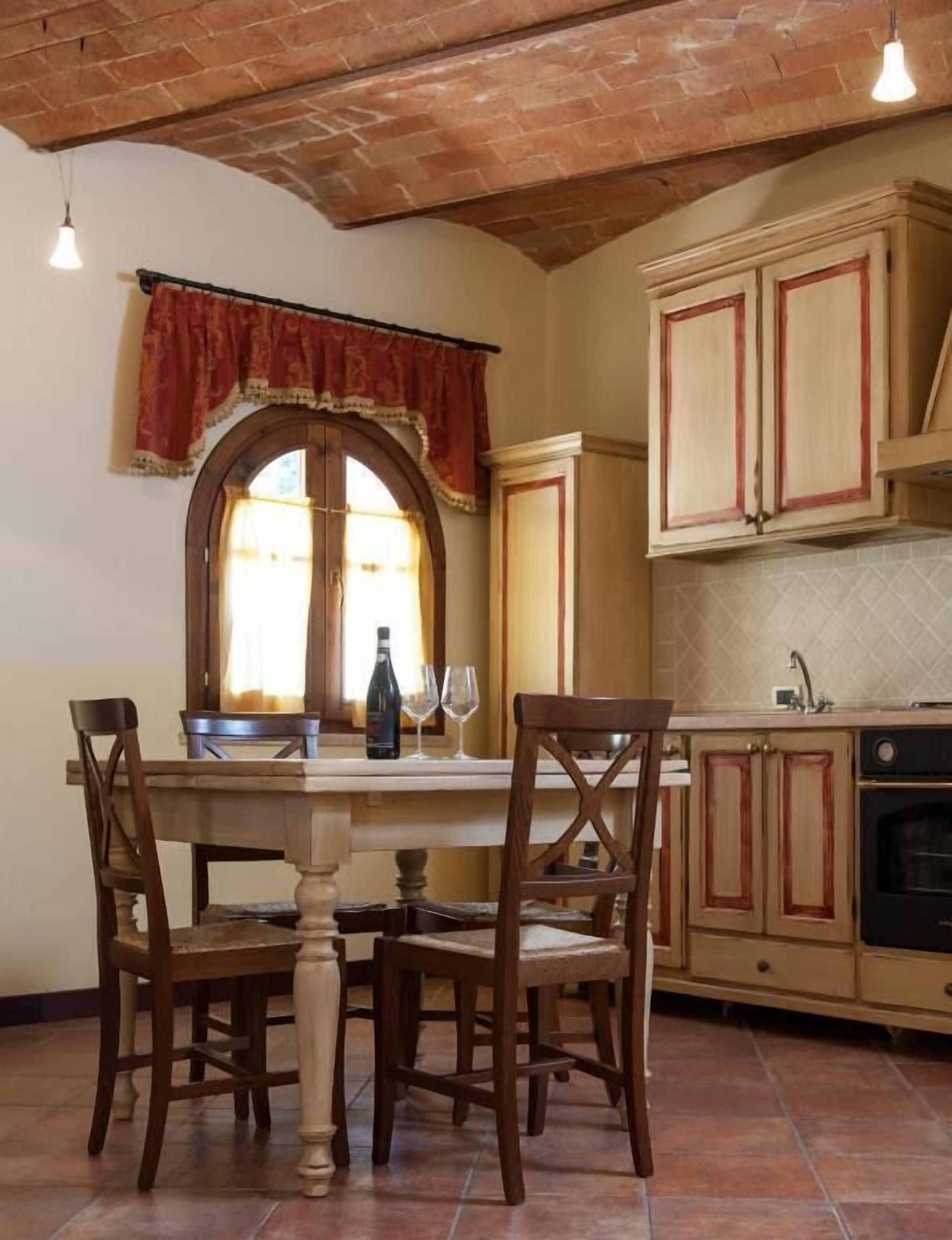 Mini-fridge, oven, stovetop, coffee/tea maker