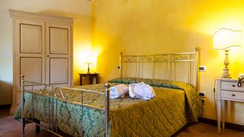 Daunenbettdecken, Pillowtop-Betten, Minibar, Zimmersafe