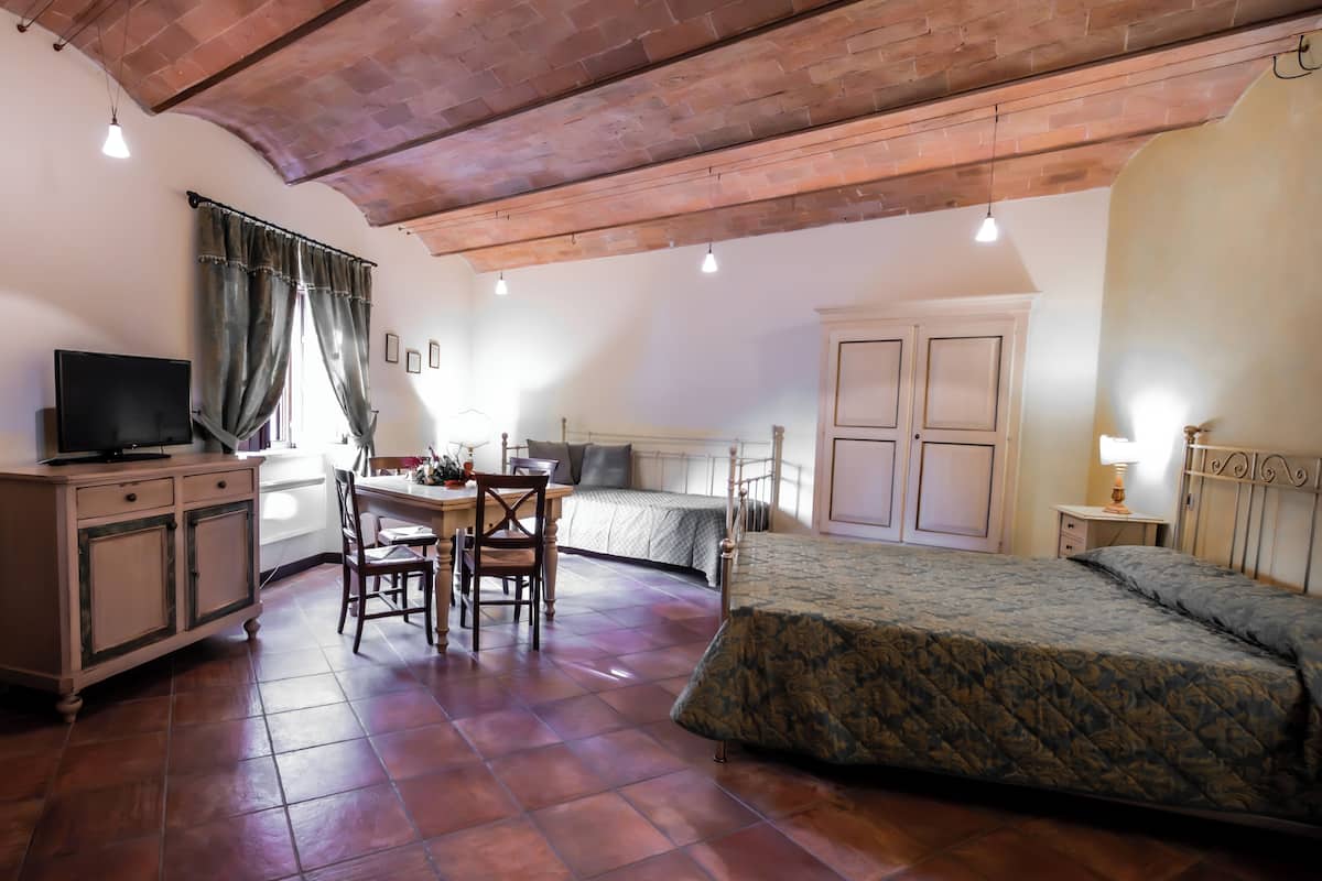 Studio | Down comforters, pillowtop beds, minibar, in-room safe