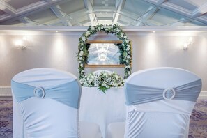 Indoor wedding - Newgrange Hotel (Navan)