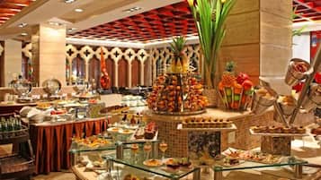 3 restaurants, breakfast, lunch, dinner served; Chinese cuisine