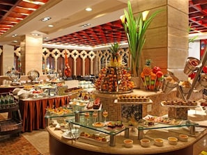 3 restaurants; breakfast, lunch and dinner served  - Dalian East Hotel (Dalian)