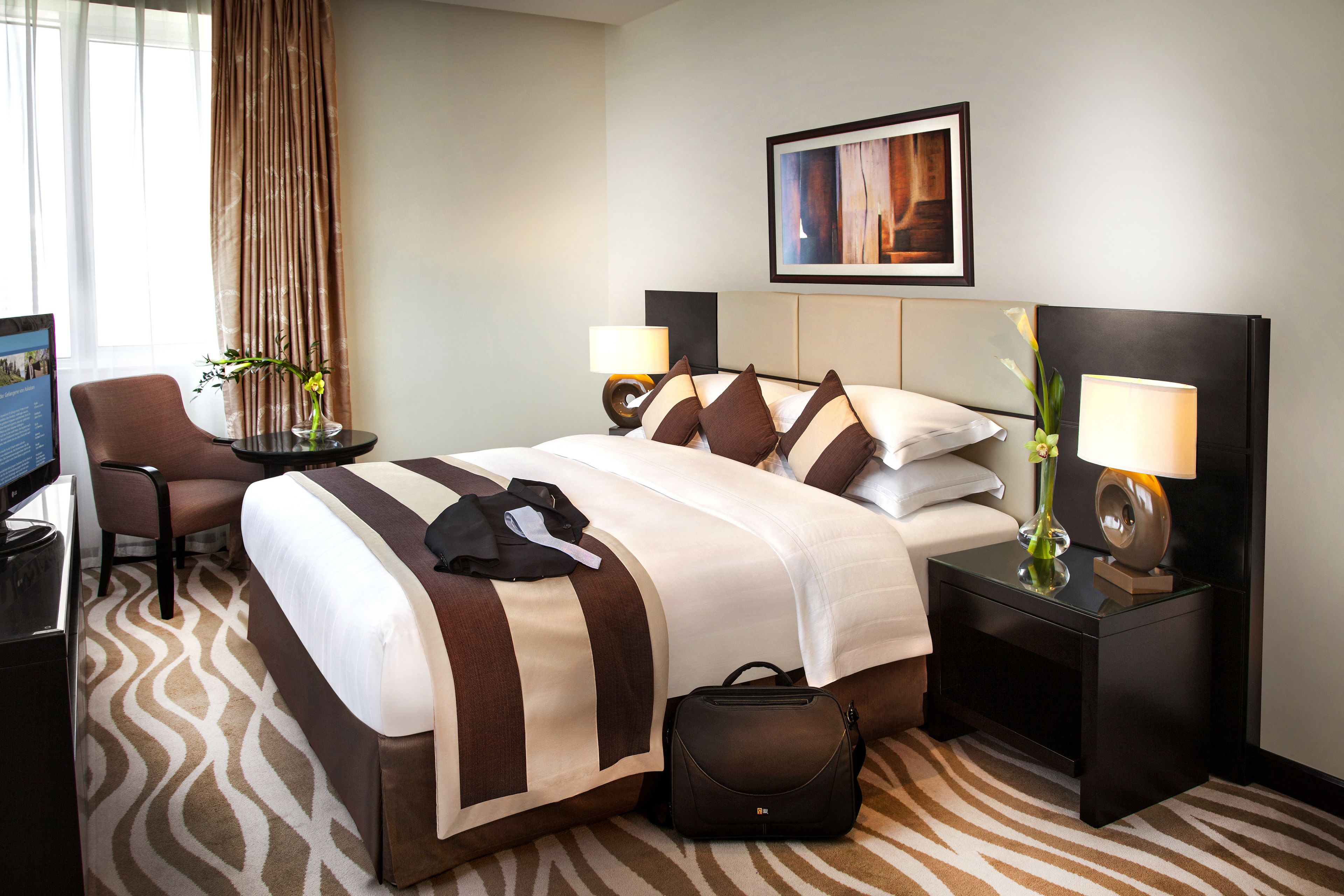 premium bedding, minibar, in-room safe, desk