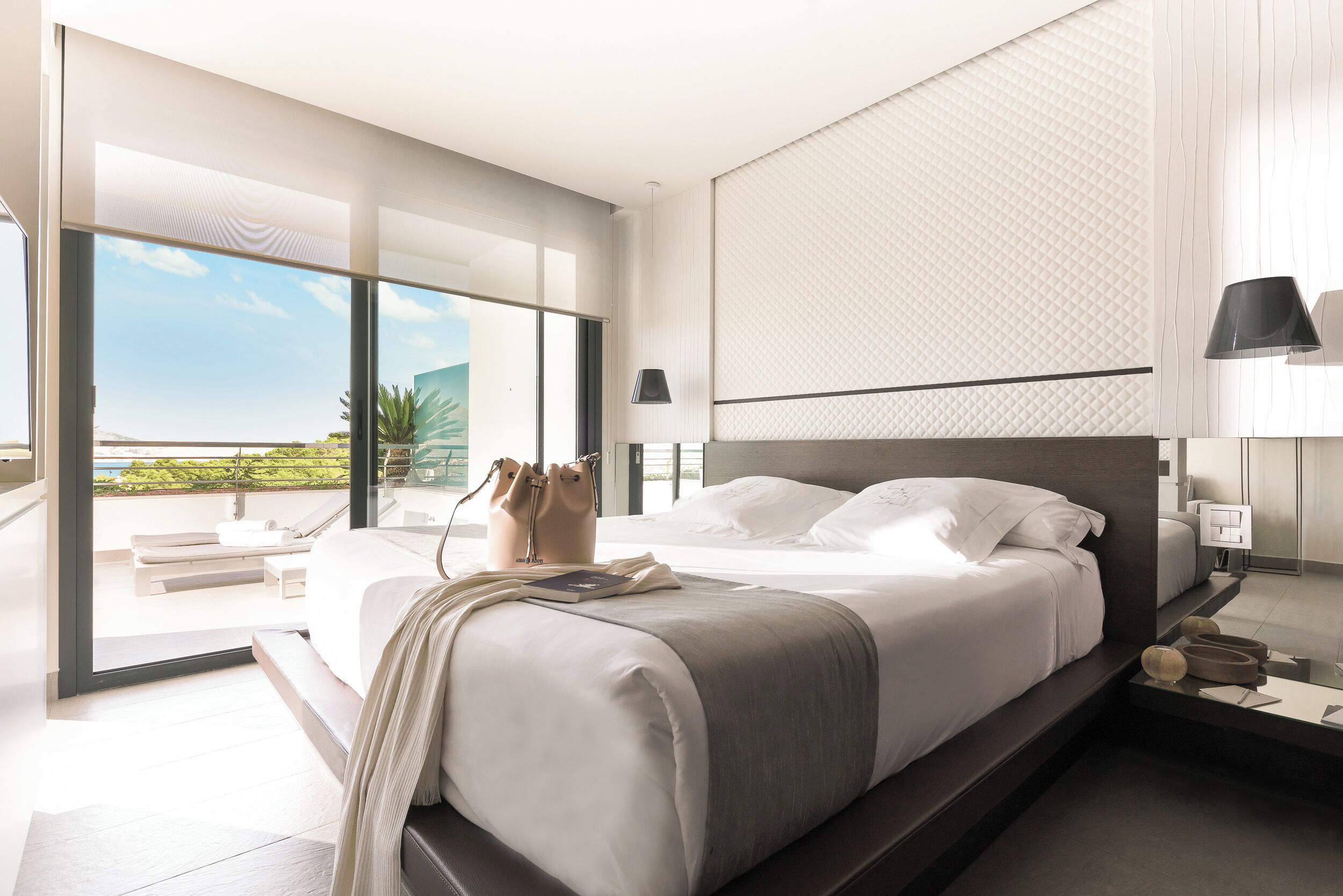 Premium bedding, in-room safe, desk, laptop workspace