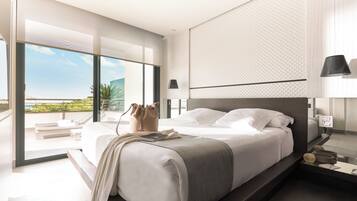 Hochwertige Bettwaren, Zimmersafe, Schreibtisch