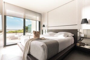 Premium bedding, in-room safe, desk, laptop workspace