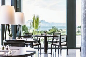 Breakfast, lunch, dinner served; Fusion cuisine