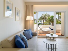 Minibar, escritorio, wifi gratis y ropa de cama