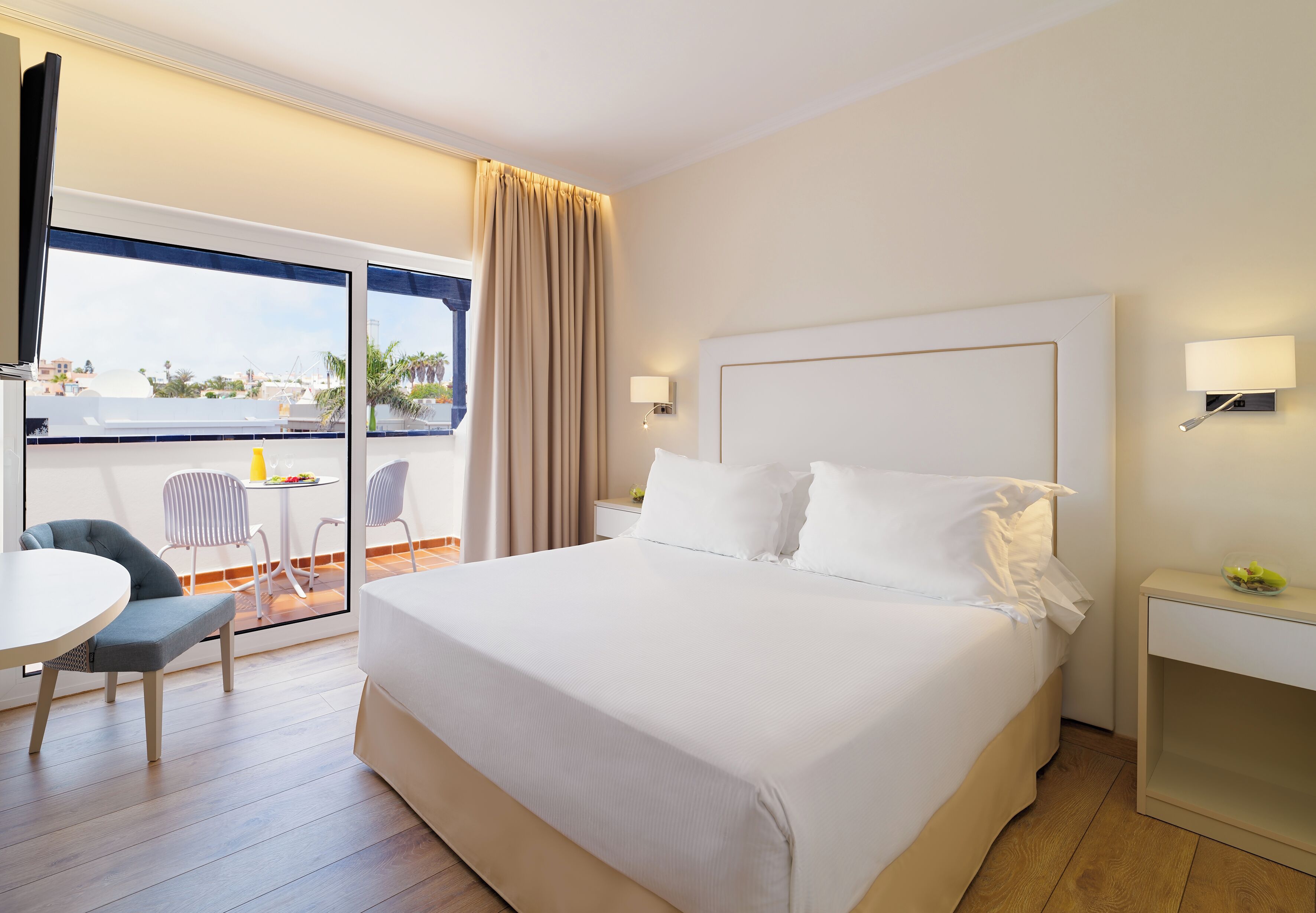 Minibar, bureau, Wi-Fi gratuit, draps fournis