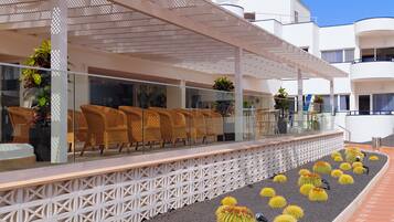 Gastropub, poolside views