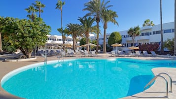 Hồ bơi ngoài trời