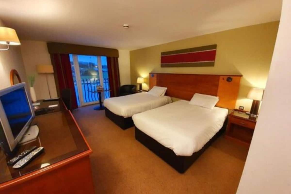 Superior Twin Room | In-room safe, desk, iron/ironing board, free WiFi