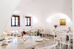 Daily buffet breakfast (CZK 200 per person)