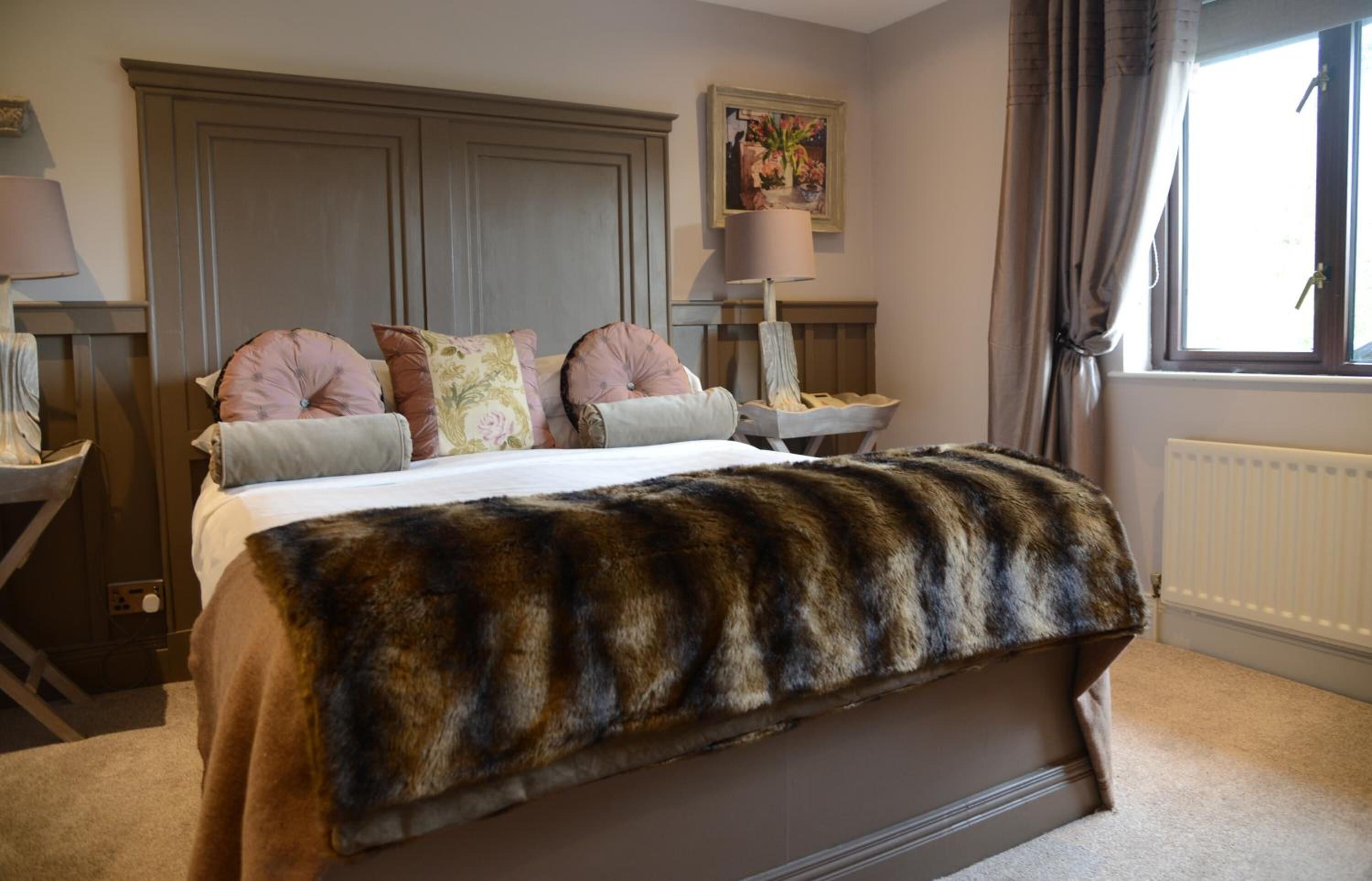 Minibar, desk, iron/ironing board, free WiFi