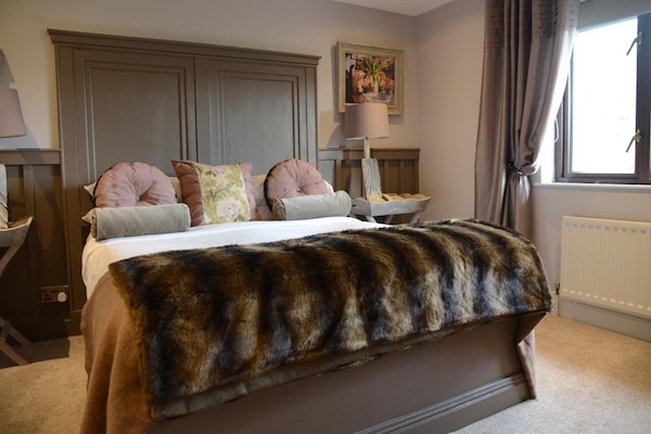 Minibar, bureau, fer et planche Ă repasser, Wi-Fi gratuit