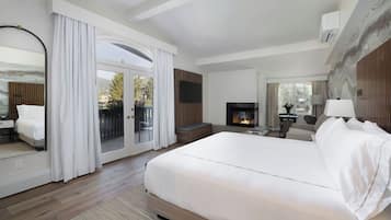 Habitación Deluxe, 1 cama de matrimonio grande, vistas a la montaña | Ropa de cama de alta calidad, colchones Tempur-Pedic, caja fuerte