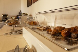 Colazione a buffet inclusa, servita tutte le mattine