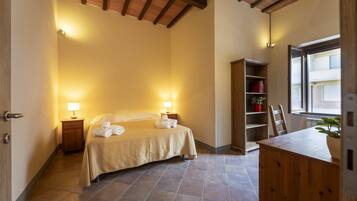 Familienzimmer, eigenes Bad, Gartenblick | Zimmersafe, Schreibtisch, laptopgeeigneter Arbeitsplatz