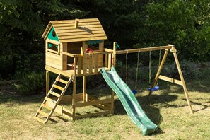 Children’s play area – outdoor - Villa Montarioso (Monteriggioni)
