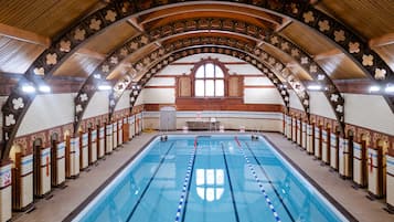 Indendørs pool