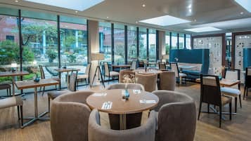 Serveert ontbijt en diner, Britse gerechten